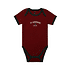 Bordeaux Baby Body mit FC Augsburg Schriftzug auf der Brust  (1)