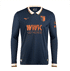 Vorderansicht des blauen FCA-Sondertrikots mit kupferfarbenen Logos und FCA-Wappen. (1)