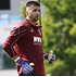Jugend Spieler trägt den zip Top (2)