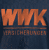 Detail des kupferfarbenen WWK-Sponsorenlogos auf der Trikotbrust (7)