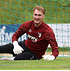 Jugend Spieler trägt den Zip Top (2)