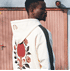 Uchenna Ogundu trägt den Zip-Hoodie (3)